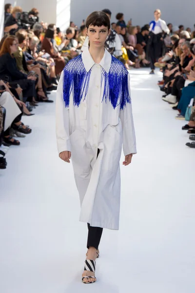Look 16